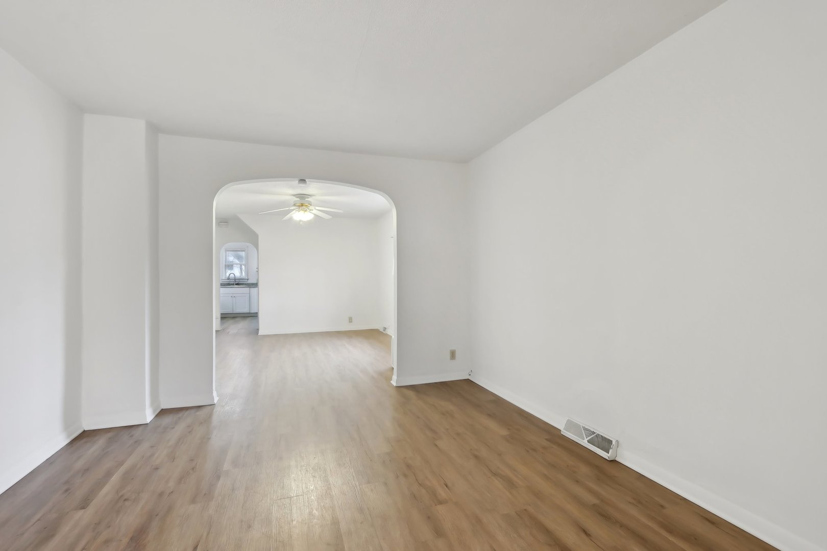 107 N River Road Property Photo 4