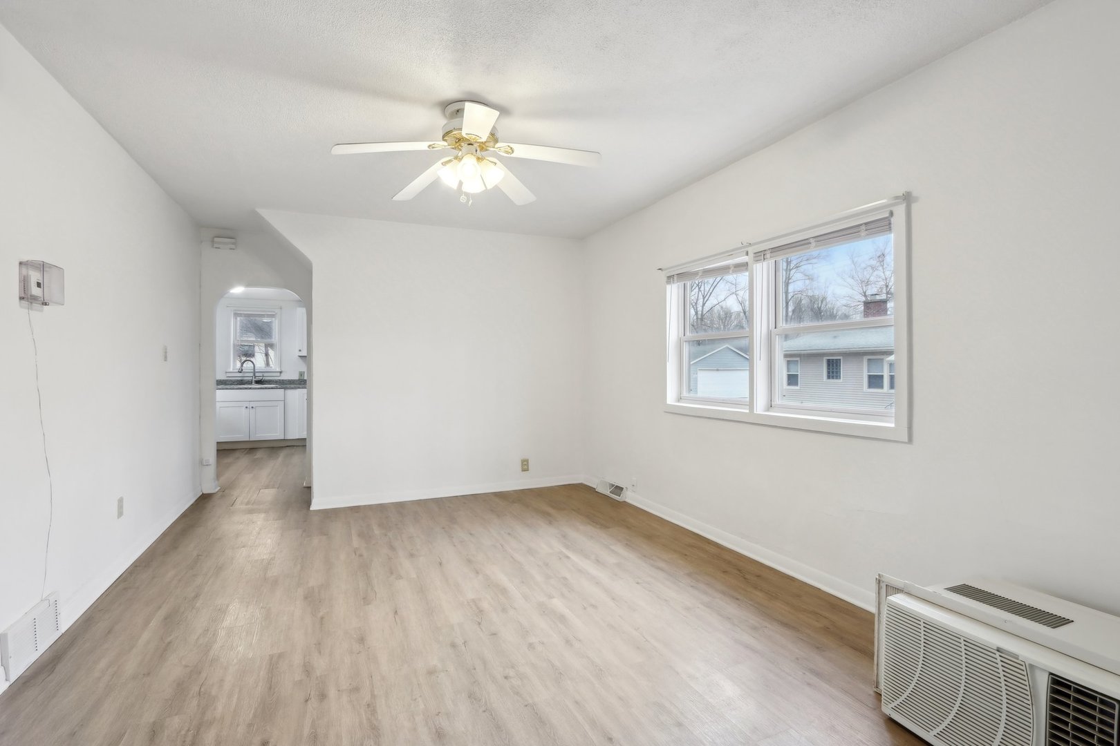 107 N River Road Property Photo 6