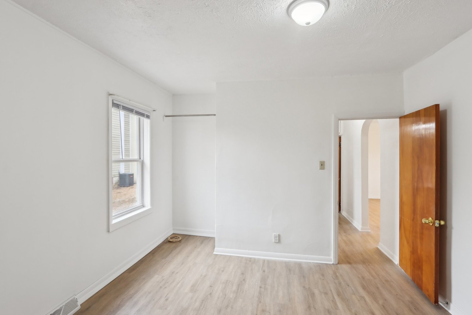 107 N River Road Property Photo 10