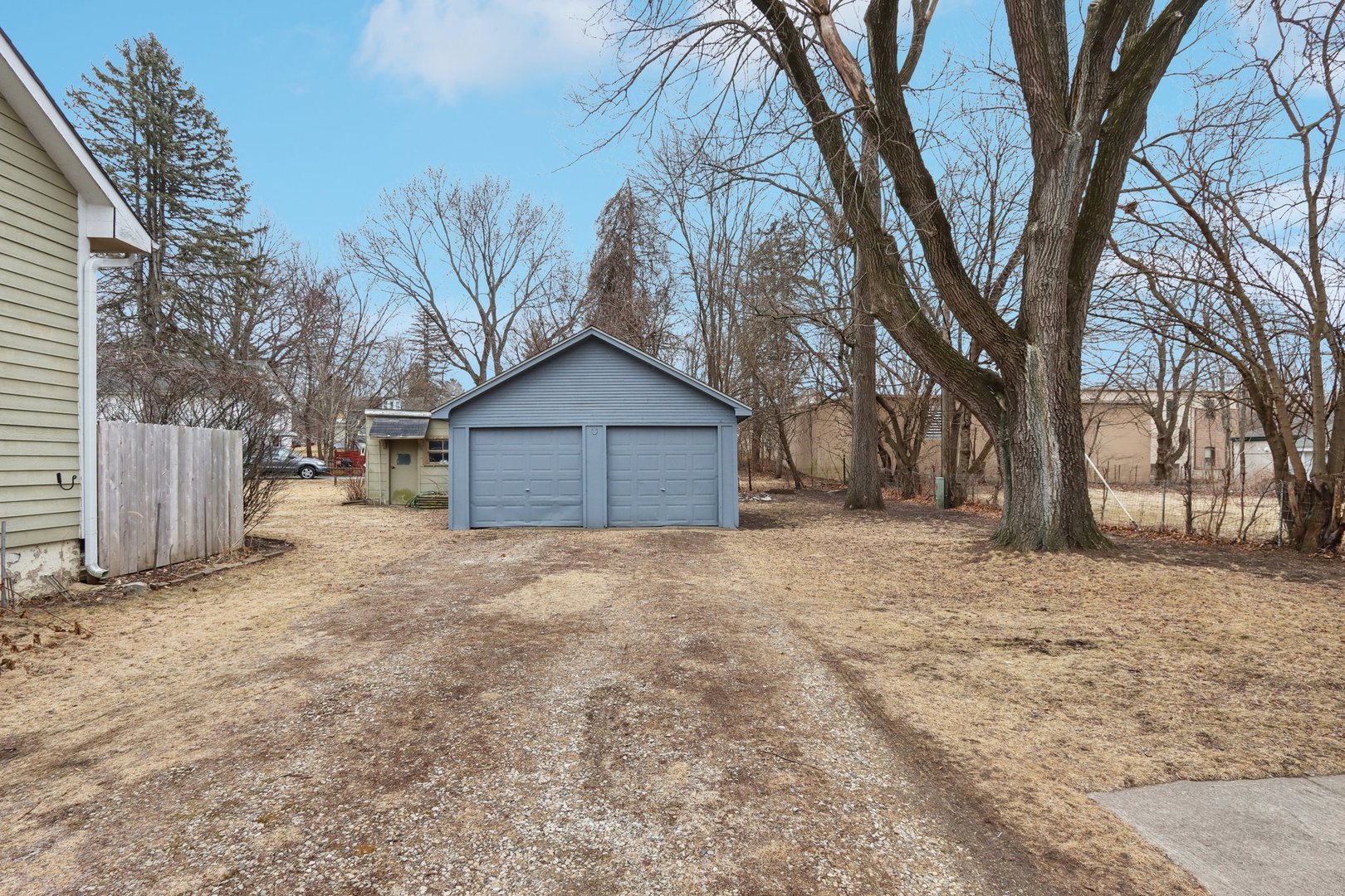 107 N River Road Property Photo 26
