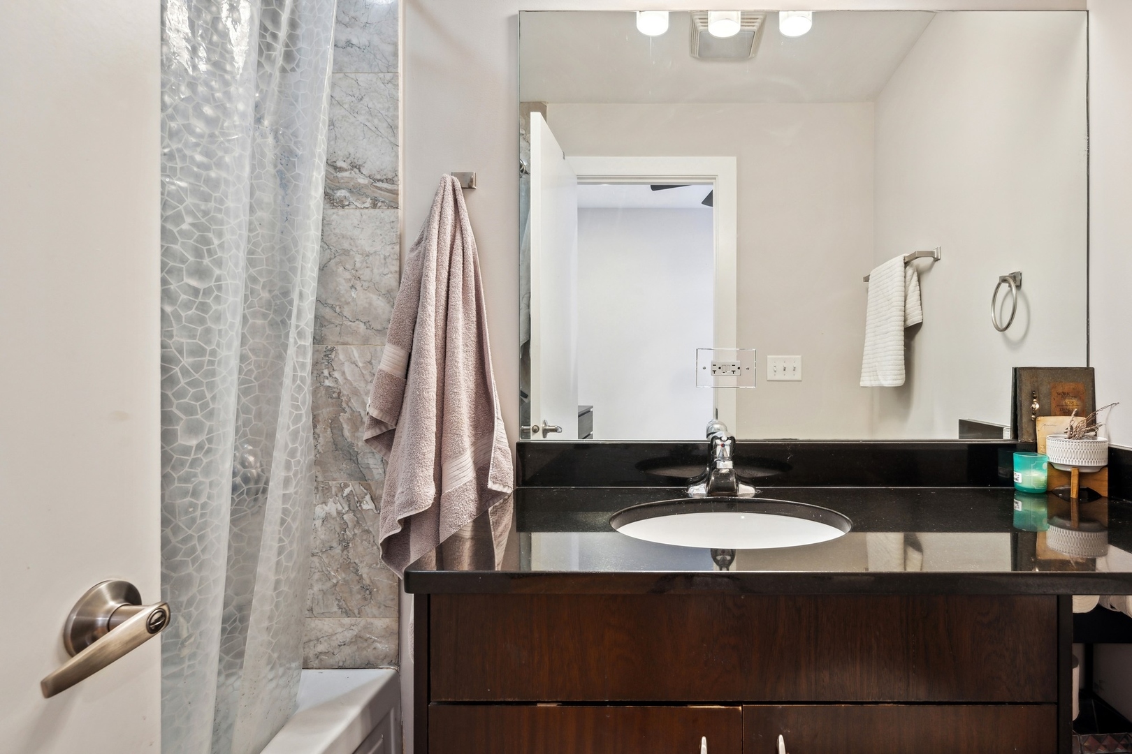 1253 N Rockwell Street Property Photo 20