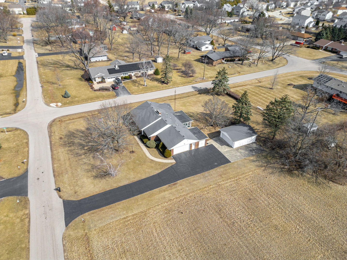 6263 Broadview Avenue Property Photo 3