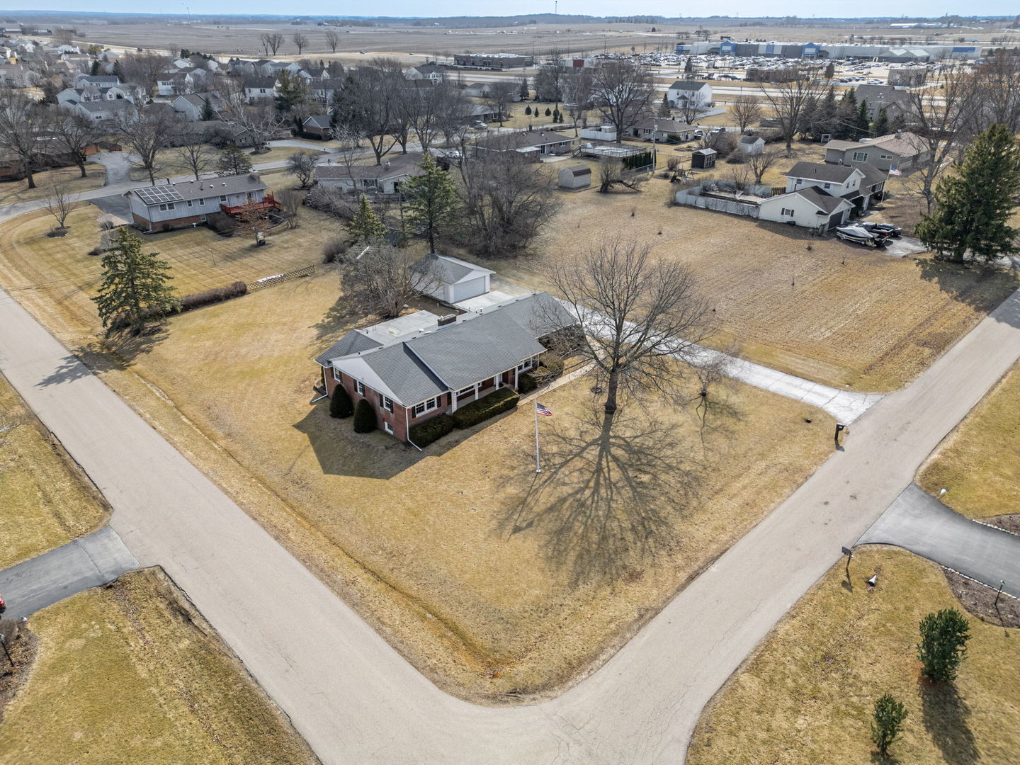 6263 Broadview Avenue Property Photo 4