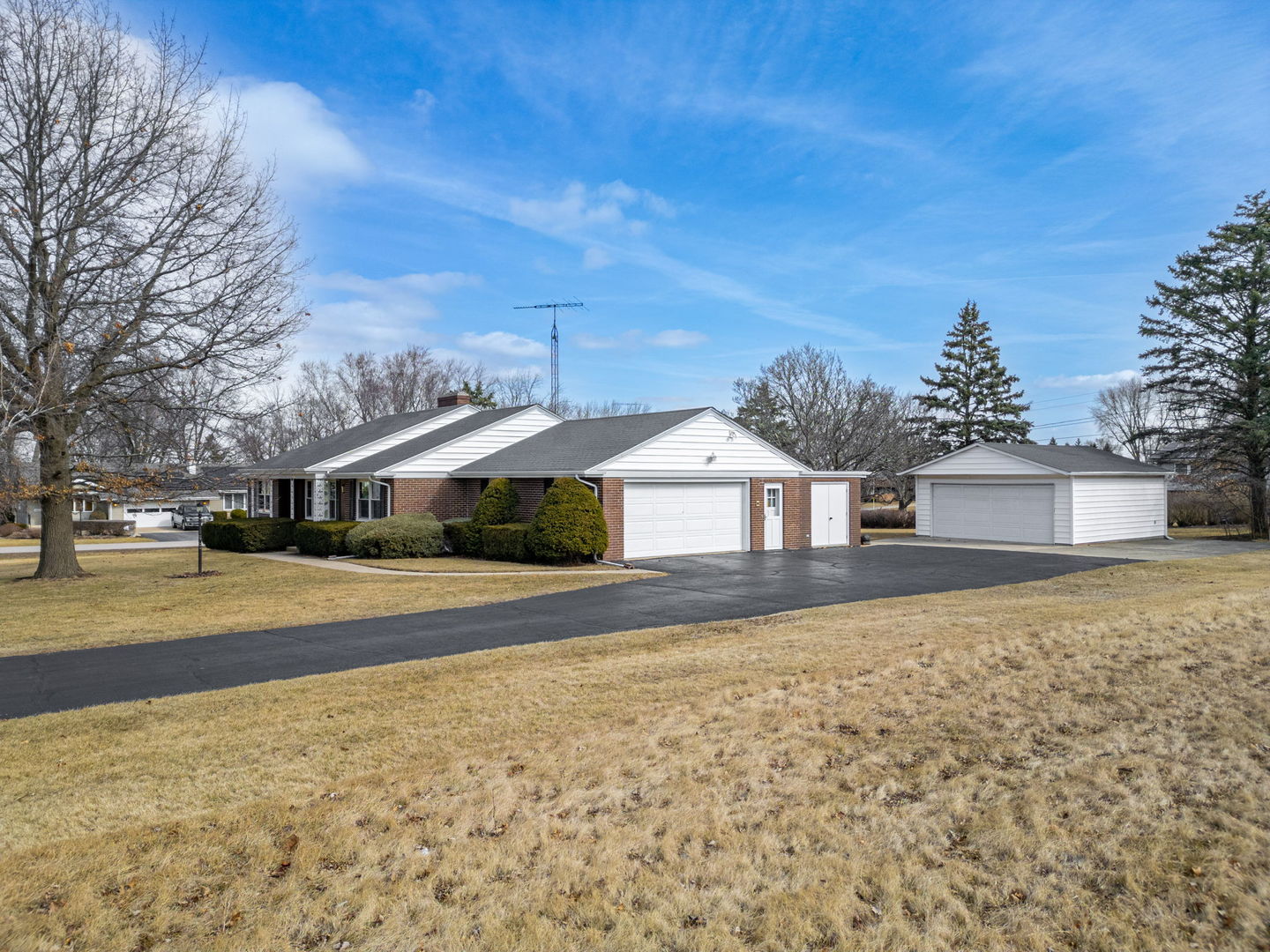 6263 Broadview Avenue Property Photo 37