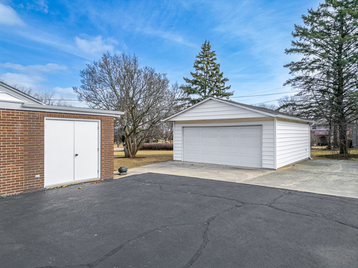6263 Broadview Avenue Property Photo 39
