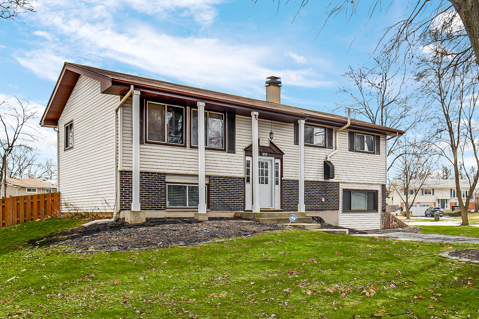 2s235 Lawler Lane Property Photo