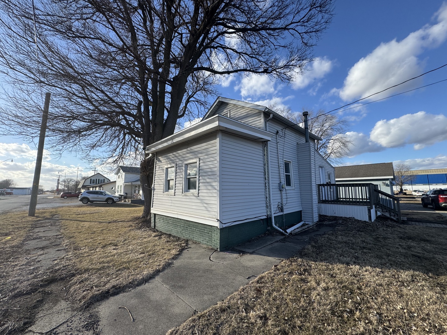 27 E Railroad Avenue Property Photo
