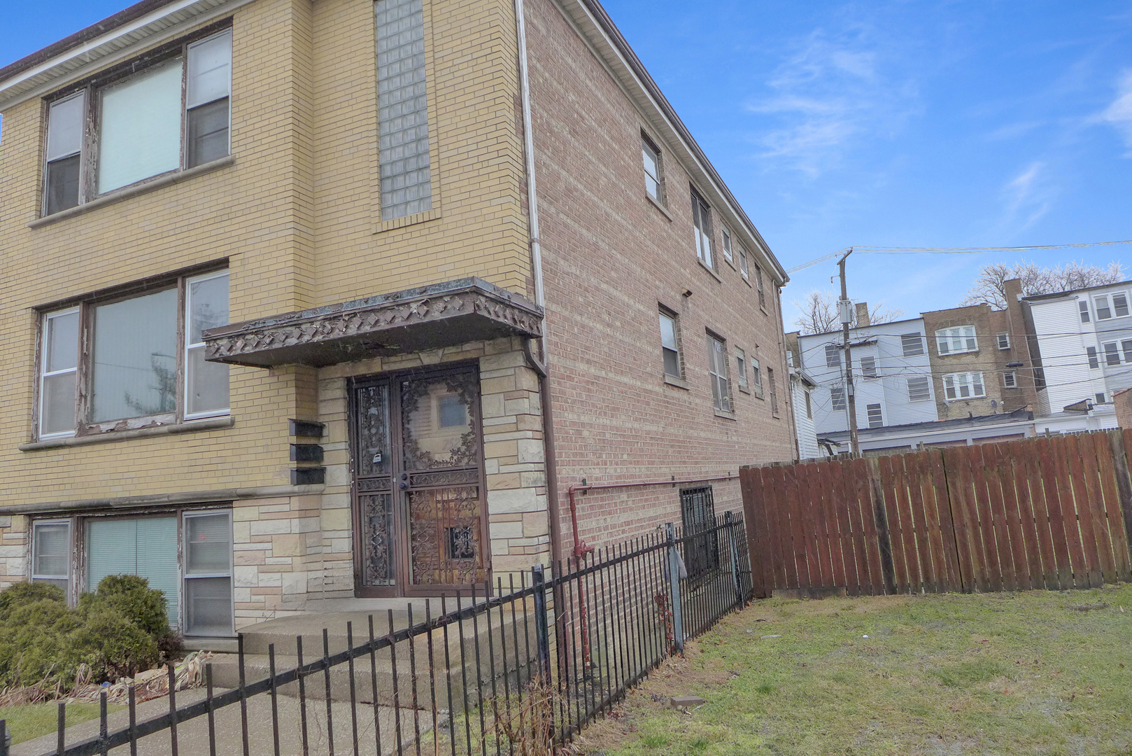 7525 S Yates Boulevard Property Photo 3