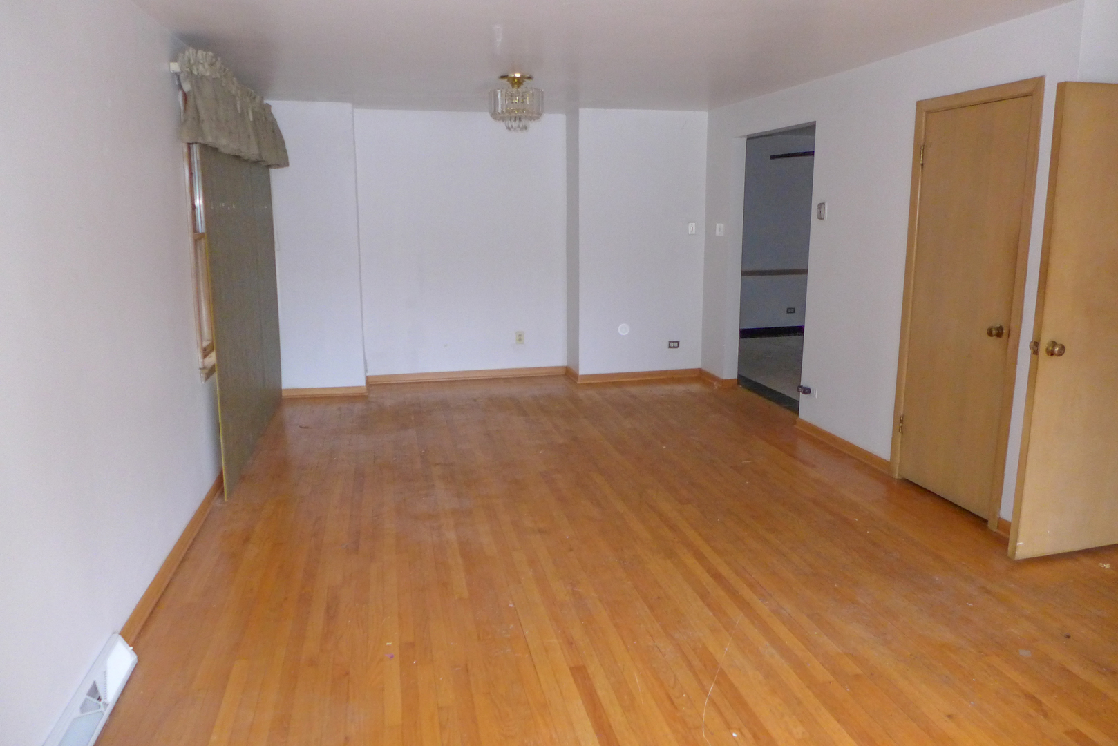 7525 S Yates Boulevard Property Photo 5