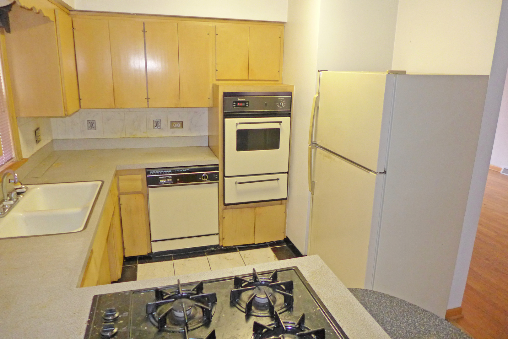 7525 S Yates Boulevard Property Photo 6