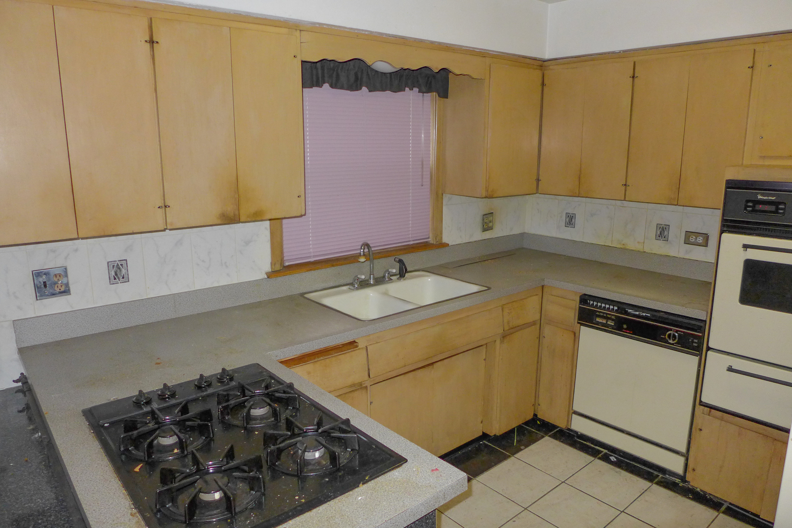 7525 S Yates Boulevard Property Photo 8