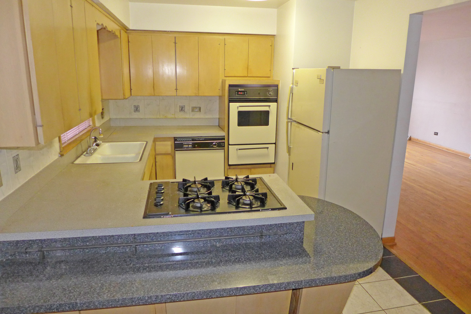 7525 S Yates Boulevard Property Photo 9