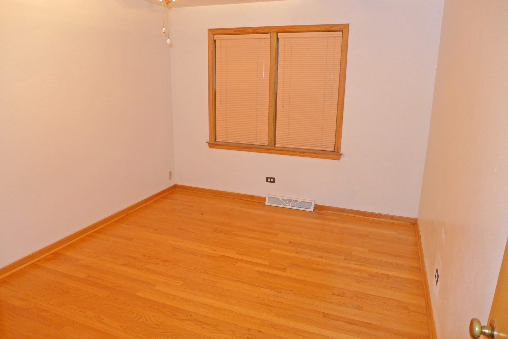 7525 S Yates Boulevard Property Photo 11