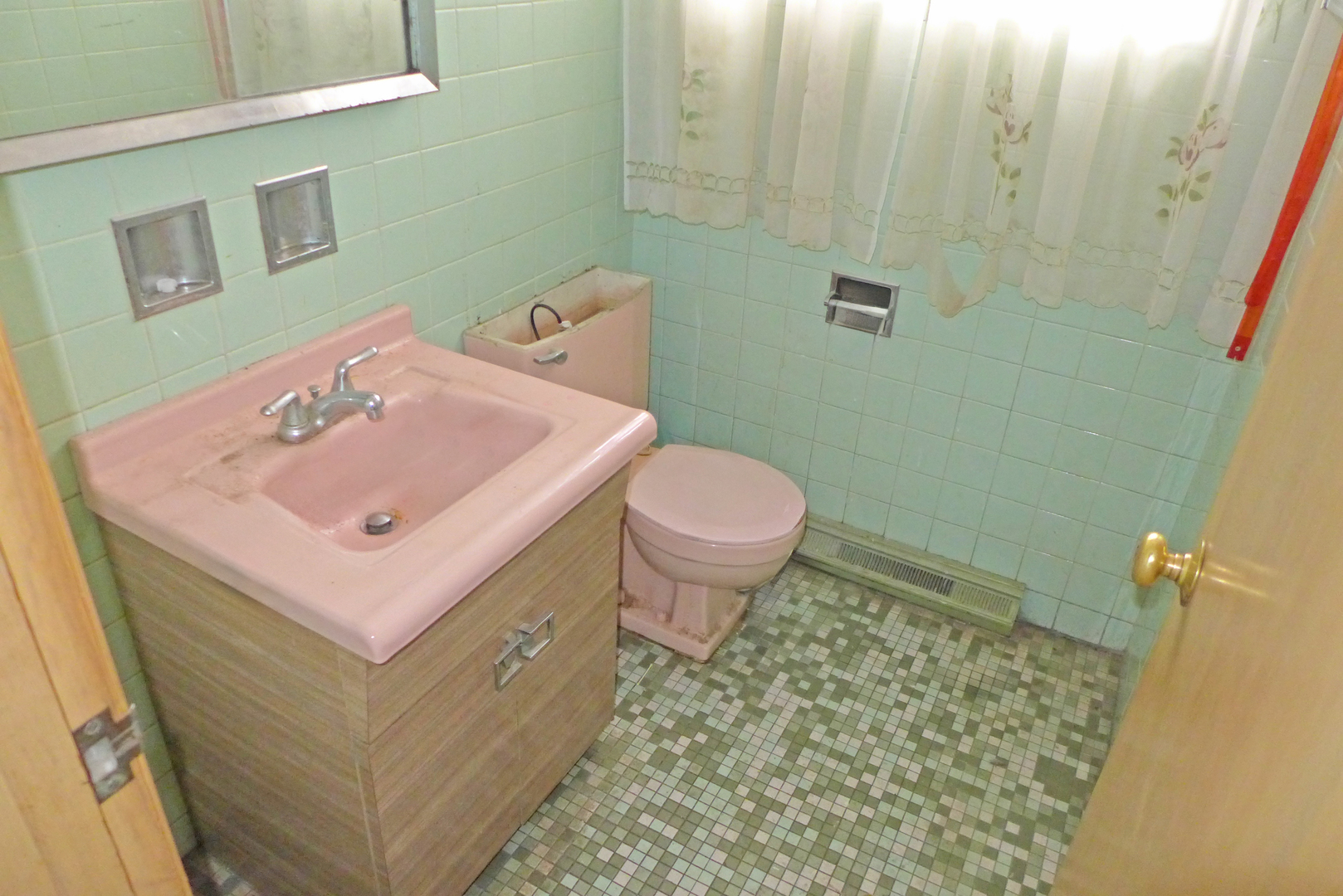 7525 S Yates Boulevard Property Photo 15