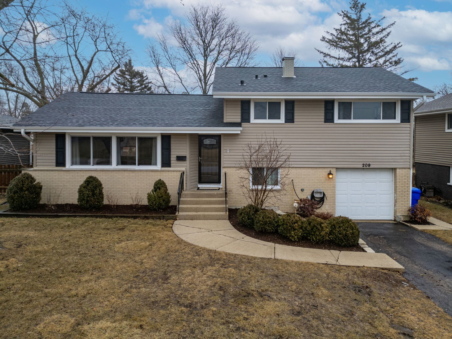 209 S Hazelton Avenue Property Photo
