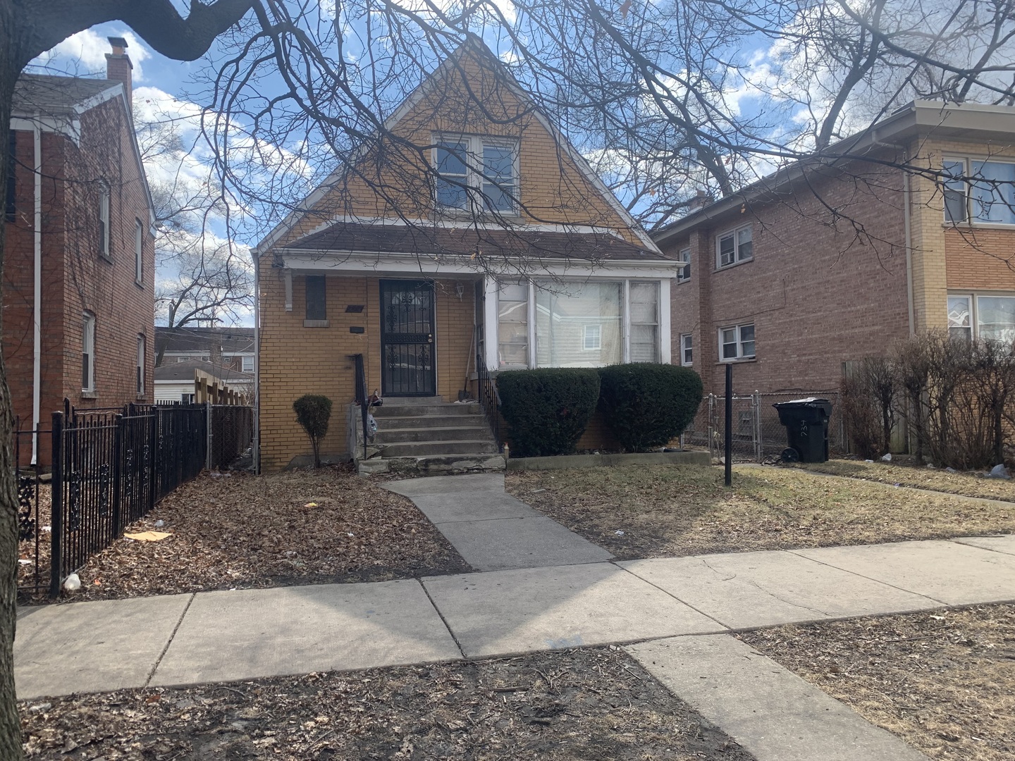 717 E 105th Street Property Photo 1