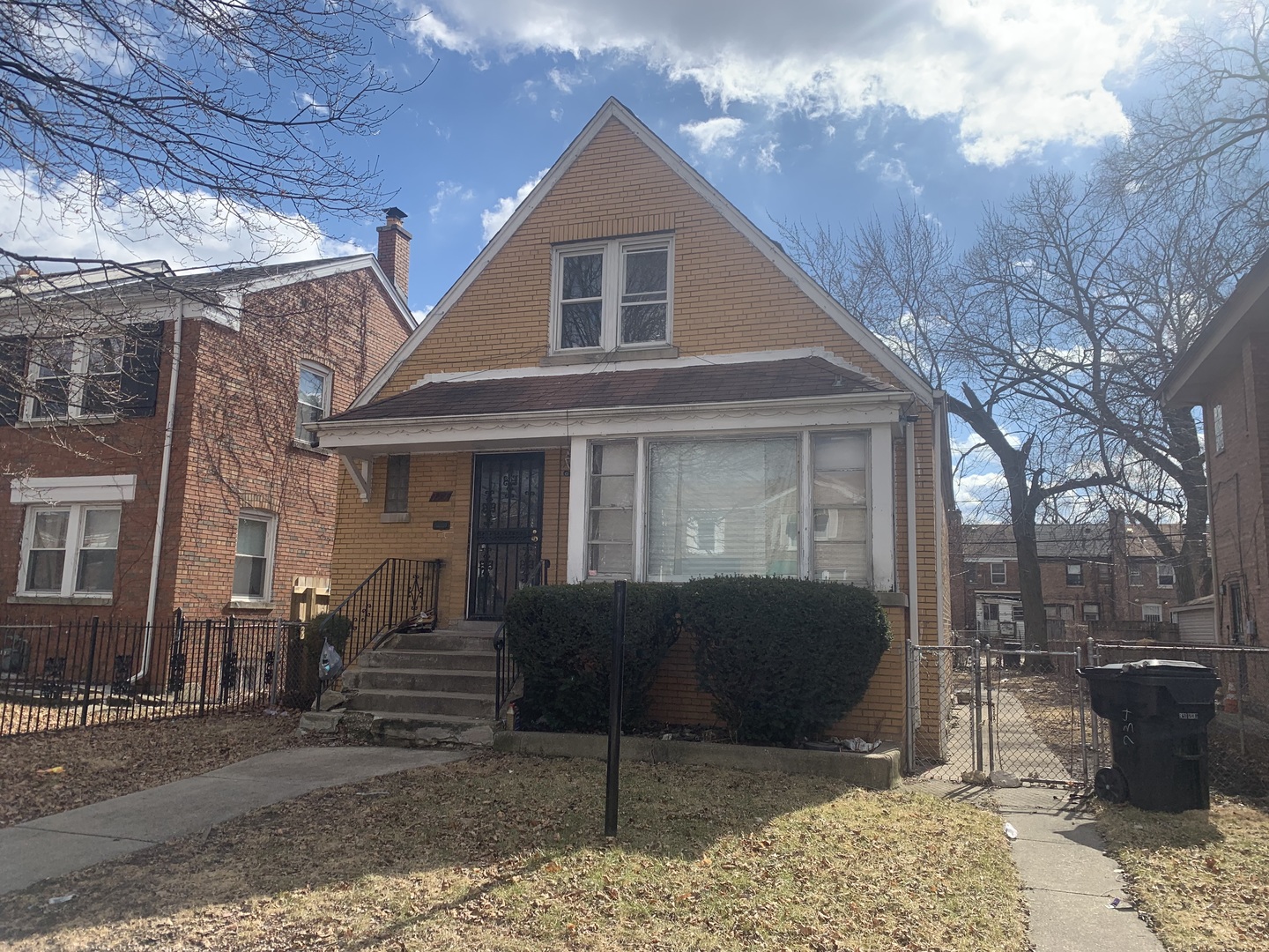 717 E 105th Street Property Photo 2