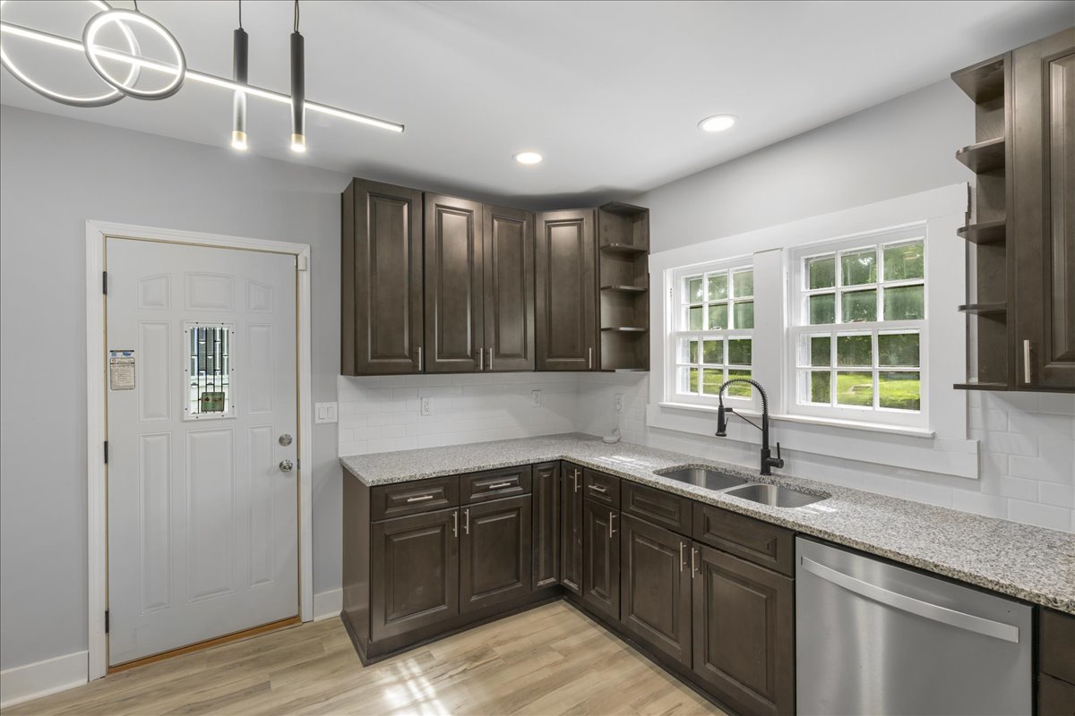 1055 S Myrtle Avenue Property Photo 2