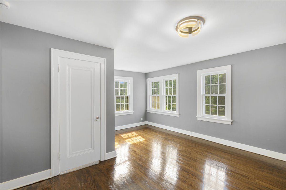 1055 S Myrtle Avenue Property Photo 6