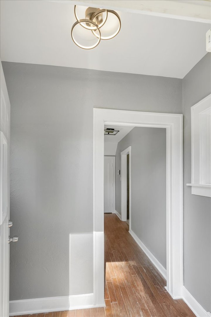 1055 S Myrtle Avenue Property Photo 7