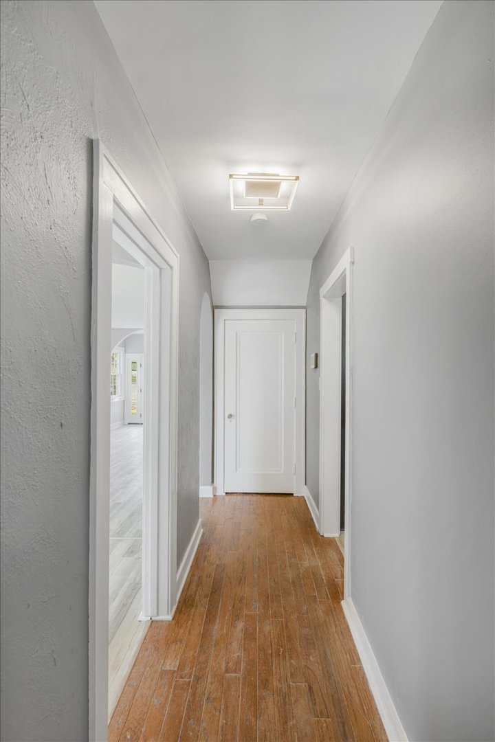 1055 S Myrtle Avenue Property Photo 8