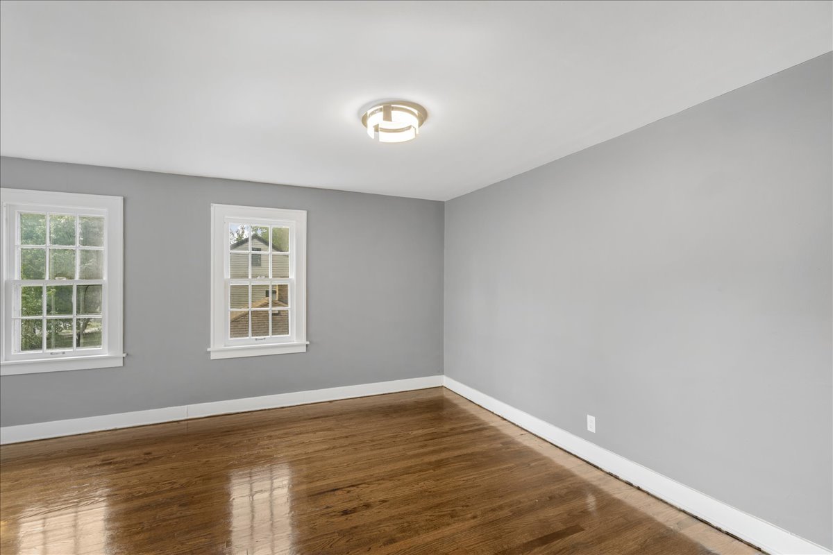 1055 S Myrtle Avenue Property Photo 9