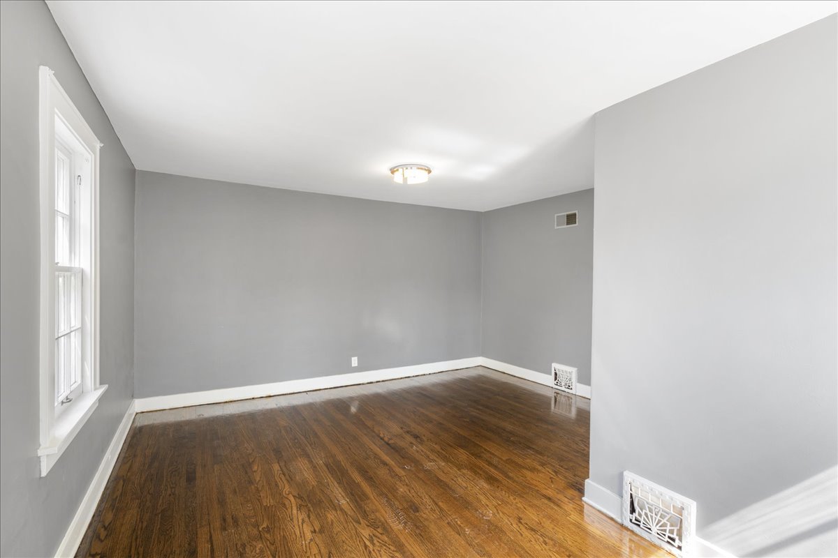 1055 S Myrtle Avenue Property Photo 10