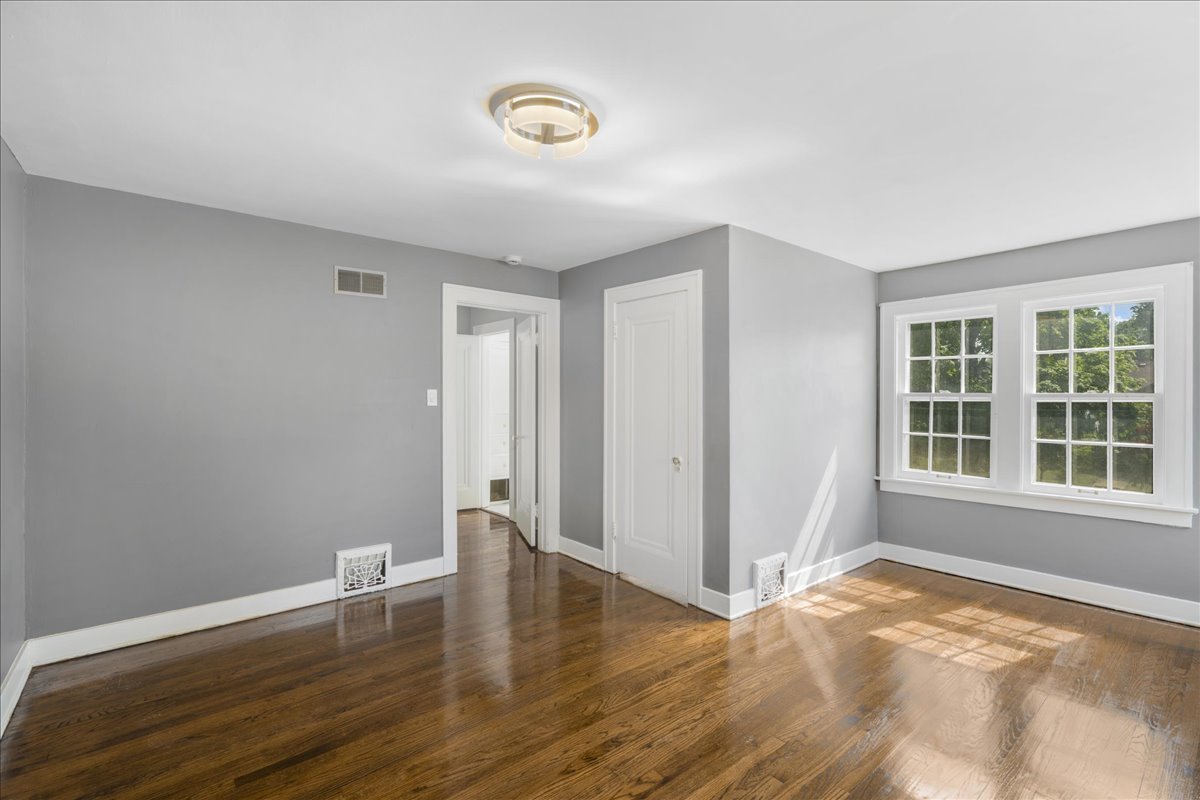1055 S Myrtle Avenue Property Photo 13