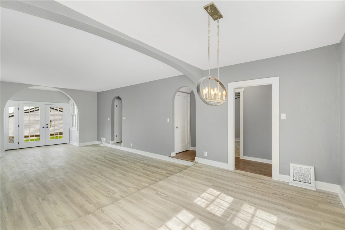 1055 S Myrtle Avenue Property Photo 18