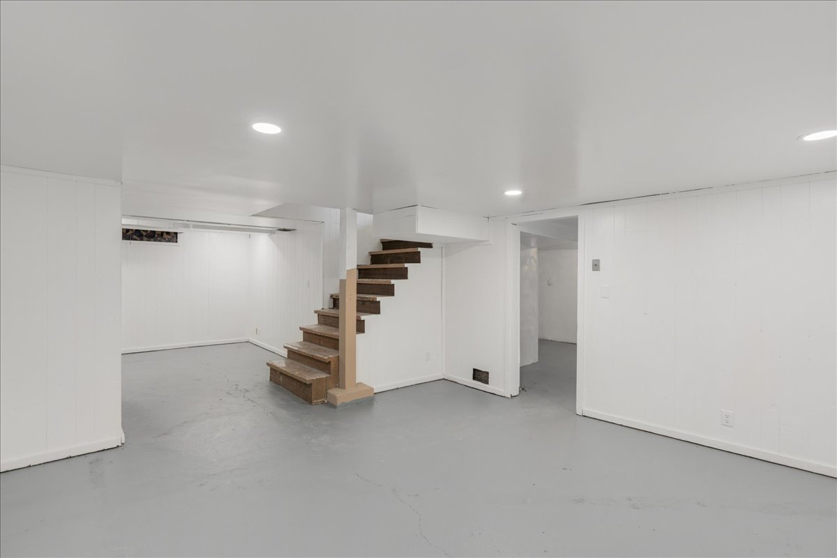 1055 S Myrtle Avenue Property Photo 27