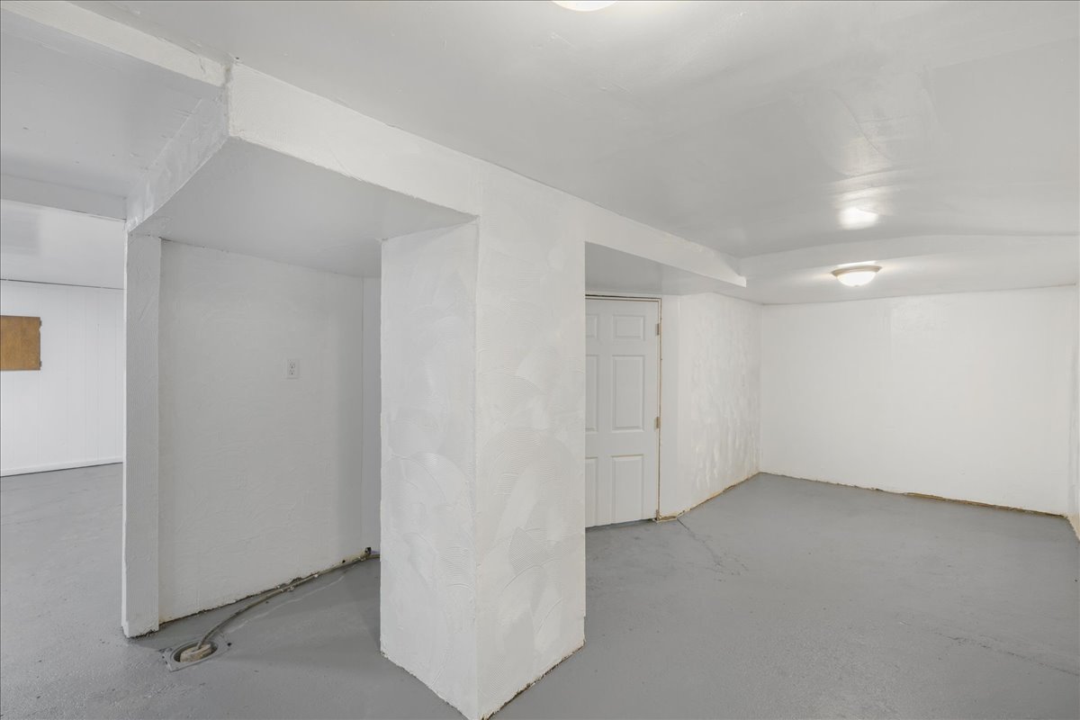 1055 S Myrtle Avenue Property Photo 28