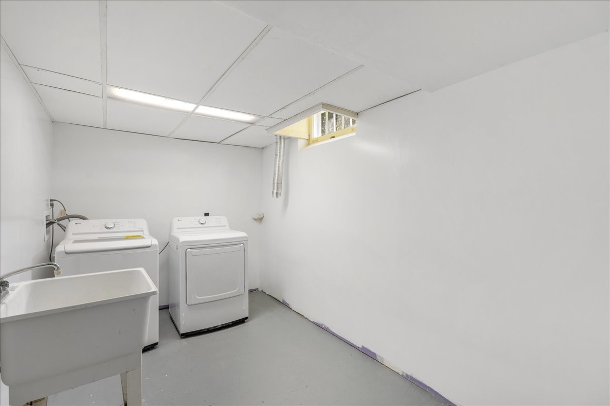 1055 S Myrtle Avenue Property Photo 30
