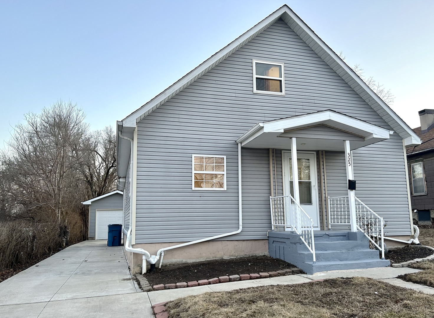 325 Maple Street Property Photo