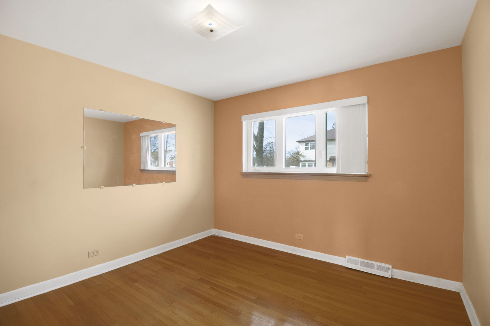 2547 & 2549 2nd Avenue Property Photo 7