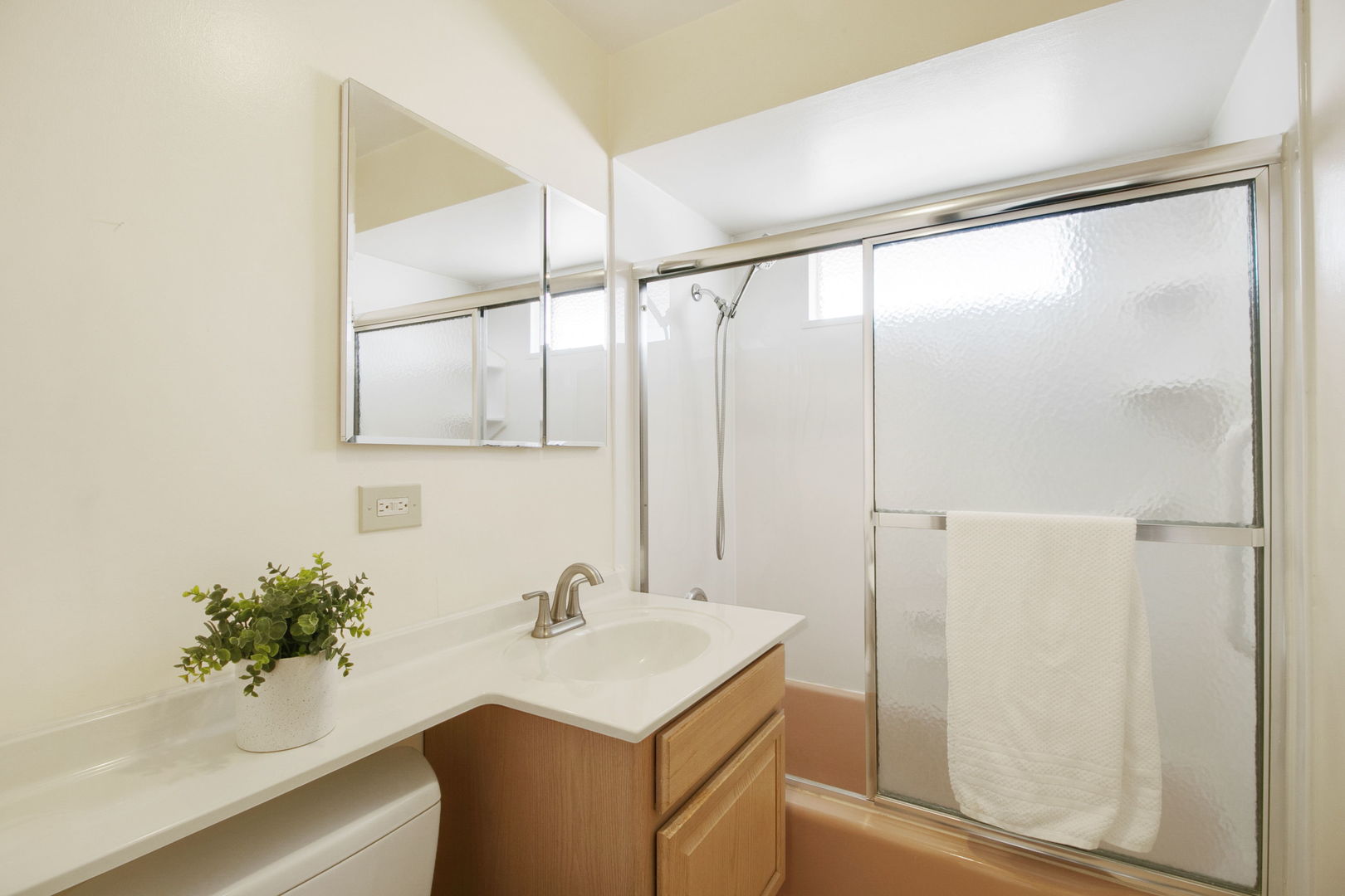 2547 & 2549 2nd Avenue Property Photo 8