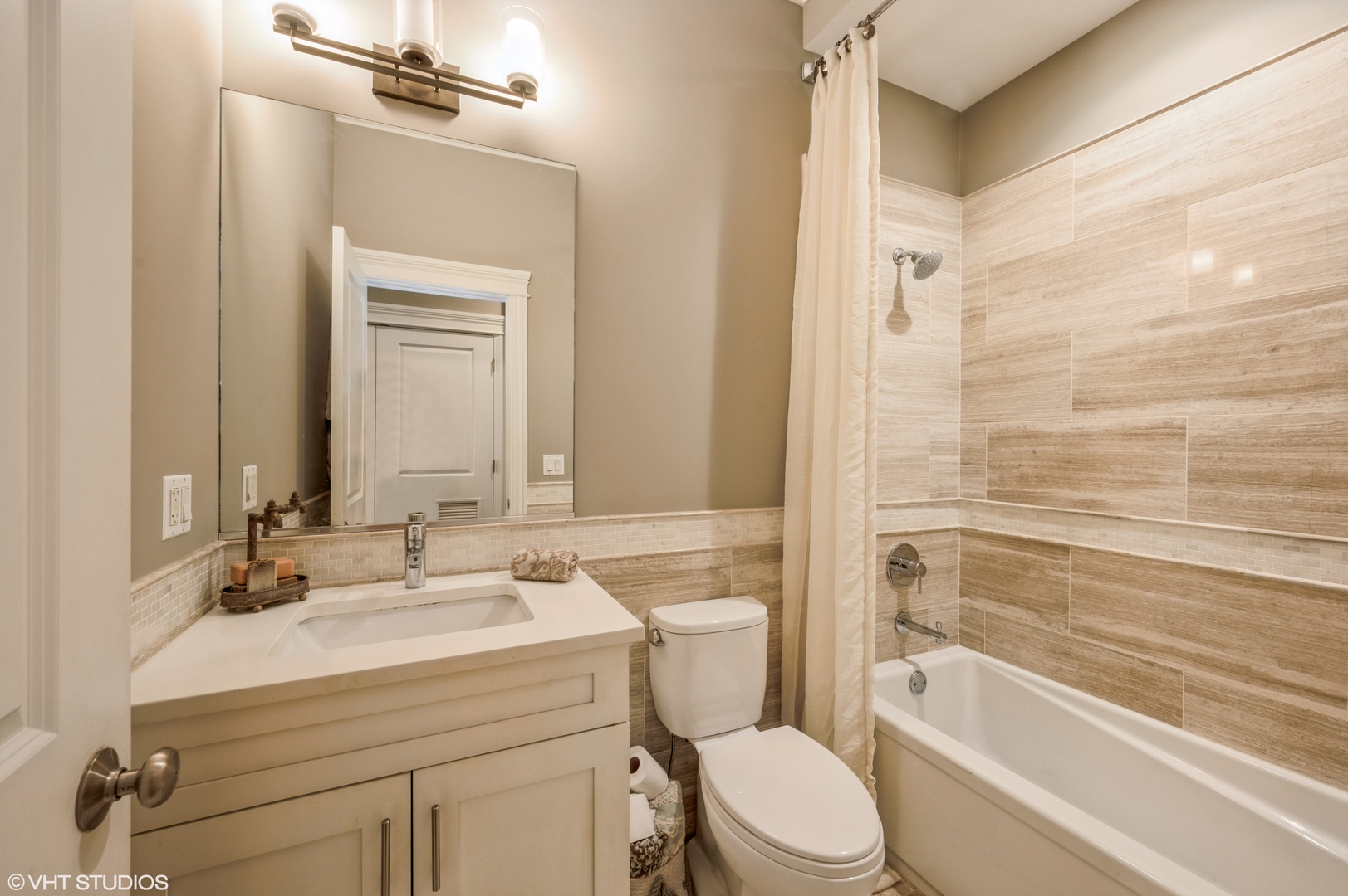 2621 N Southport Avenue 2 Property Photo 18