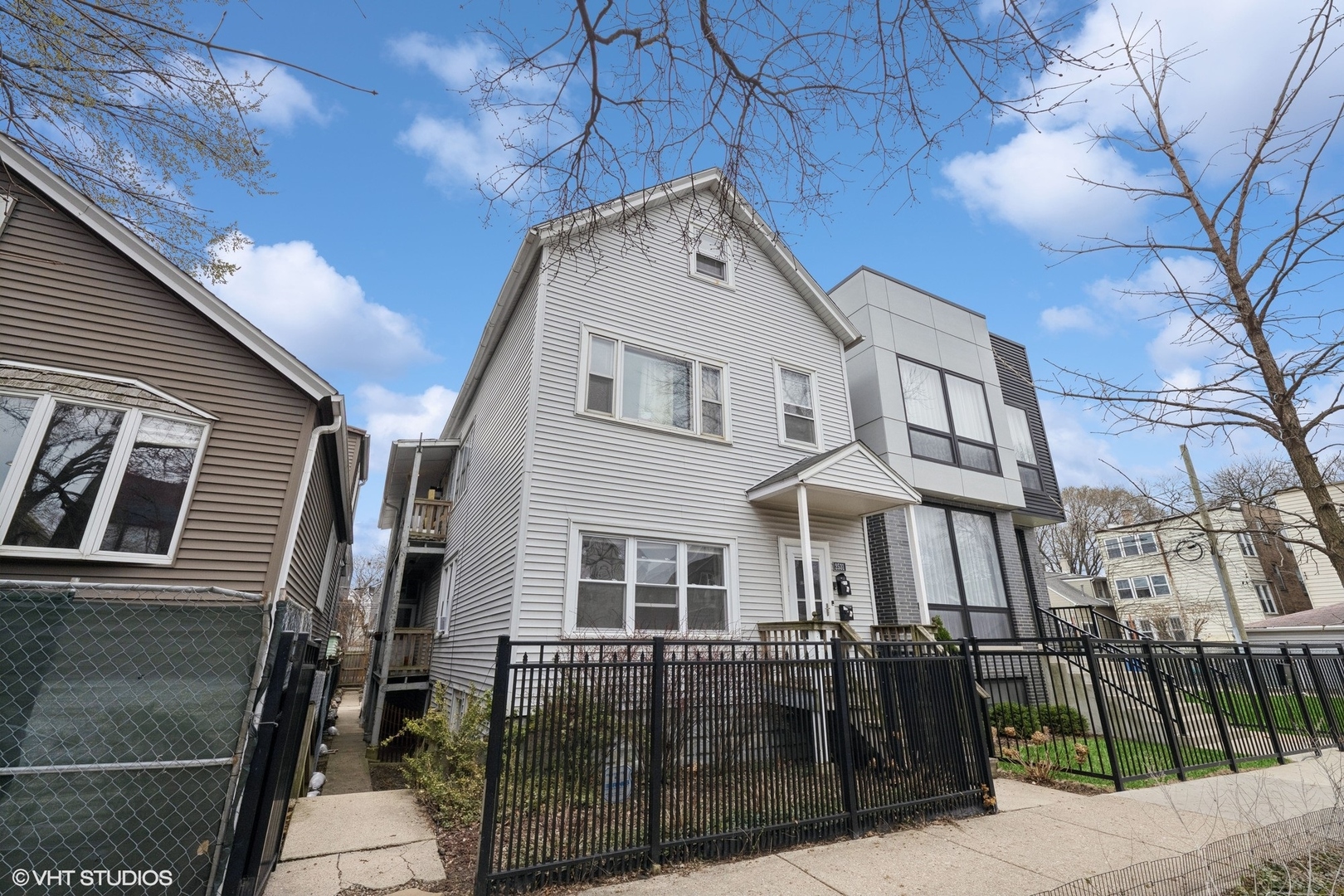 2531 W Lyndale Street Property Photo 1