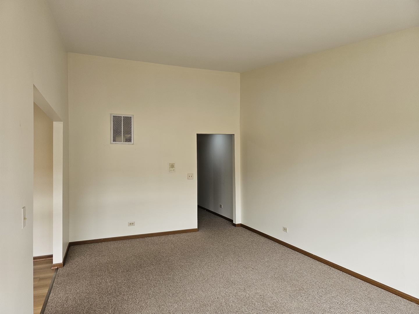 301 Village Creek Drive 2b Property Photo 4