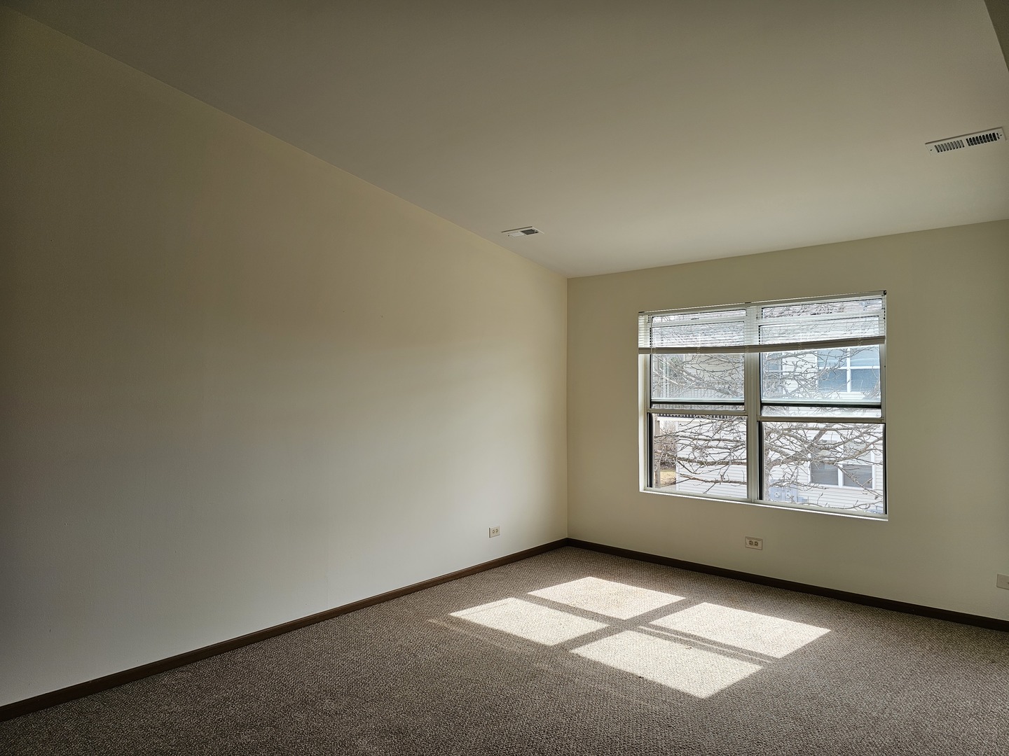 301 Village Creek Drive 2b Property Photo 5