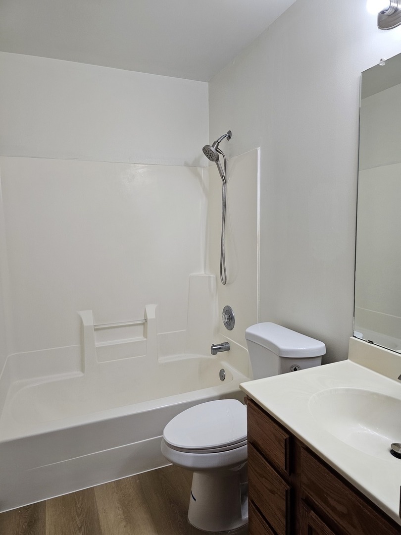 301 Village Creek Drive 2b Property Photo 13