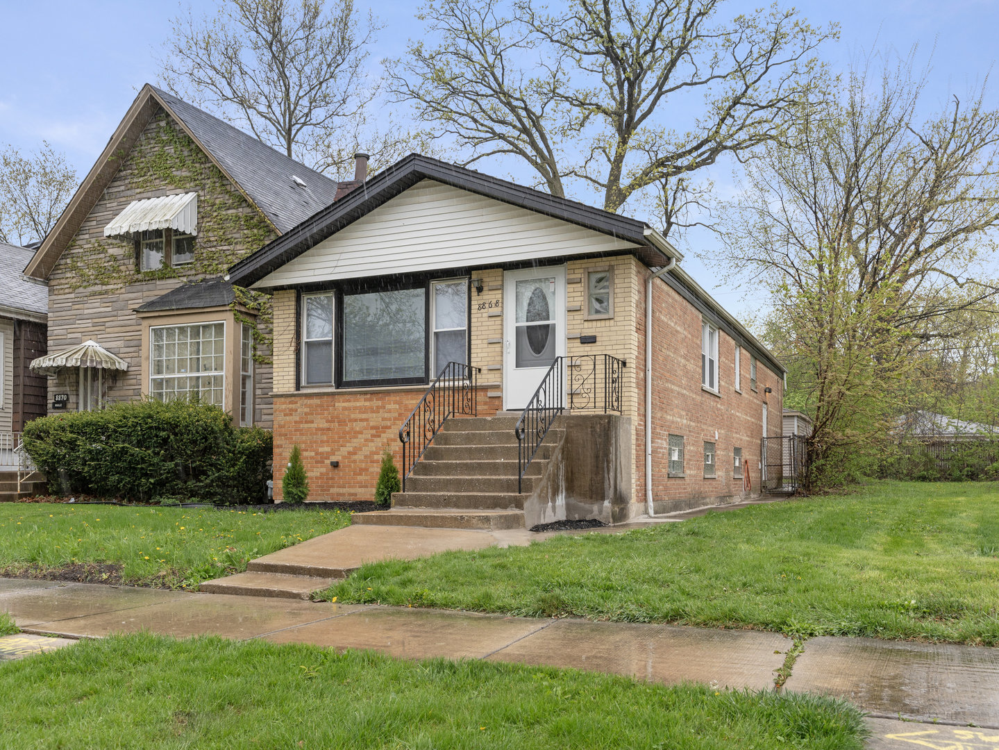 8868 S Winchester Avenue Property Photo