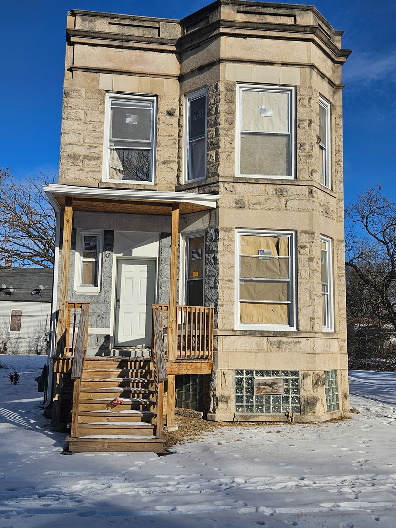 5725 S May Street Property Photo 1