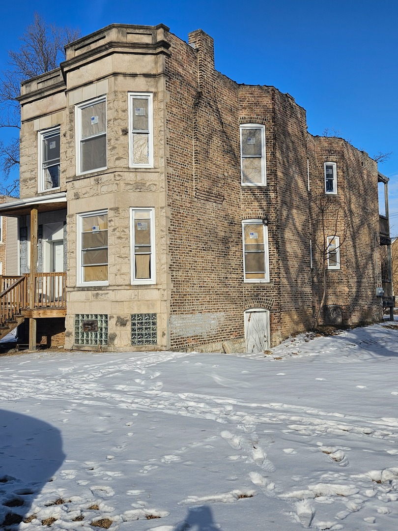 5725 S May Street Property Photo 2