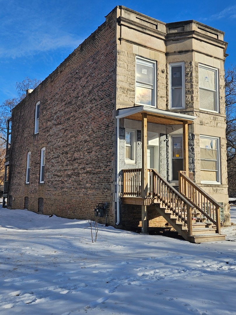 5725 S May Street Property Photo 4