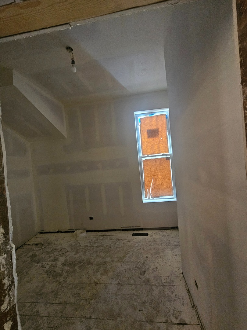 5725 S May Street Property Photo 10