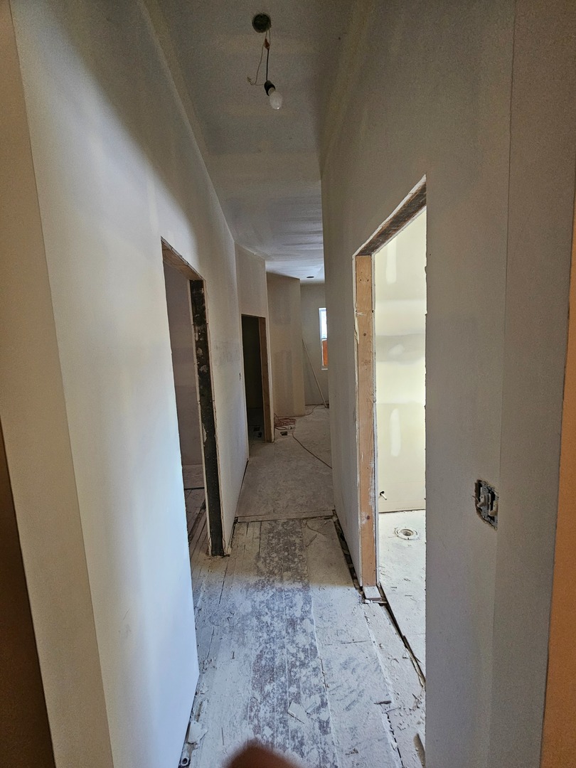 5725 S May Street Property Photo 11