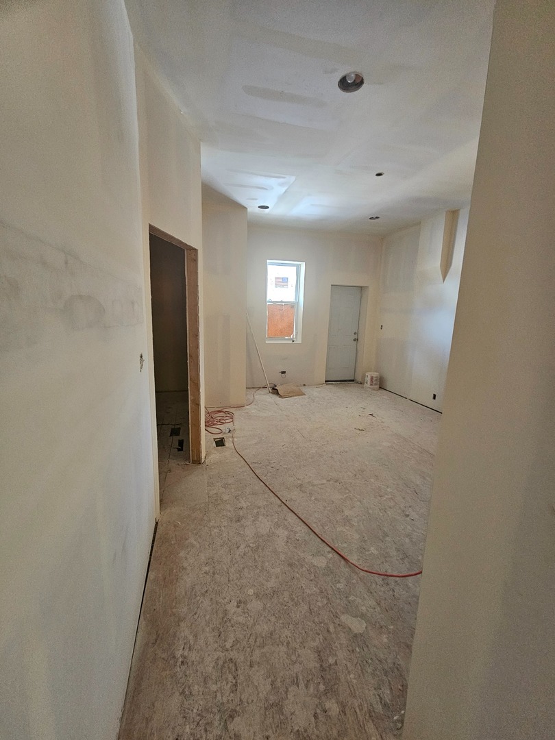 5725 S May Street Property Photo 13