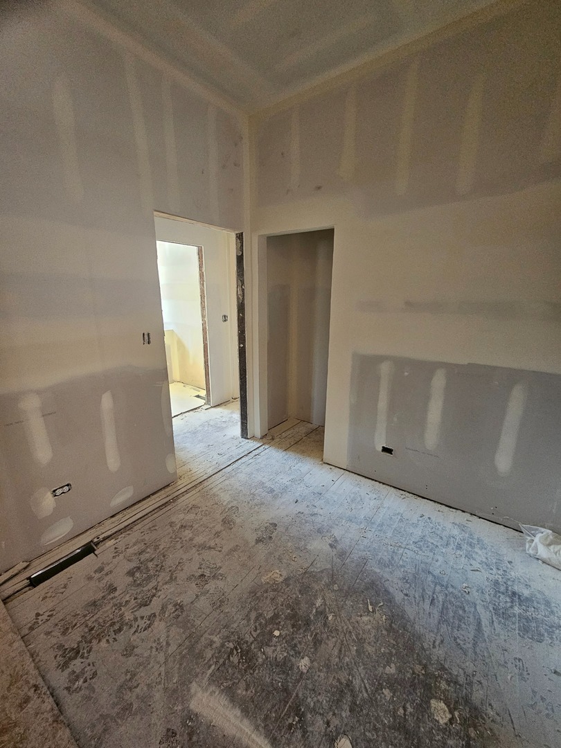 5725 S May Street Property Photo 15
