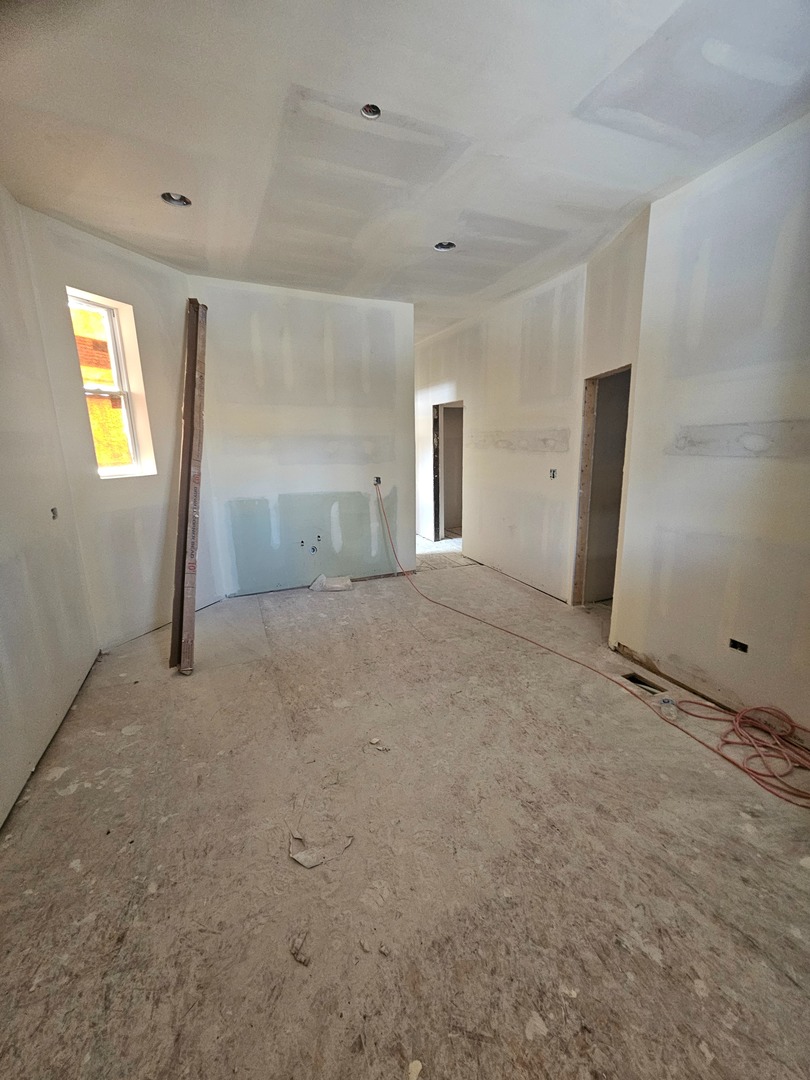 5725 S May Street Property Photo 19
