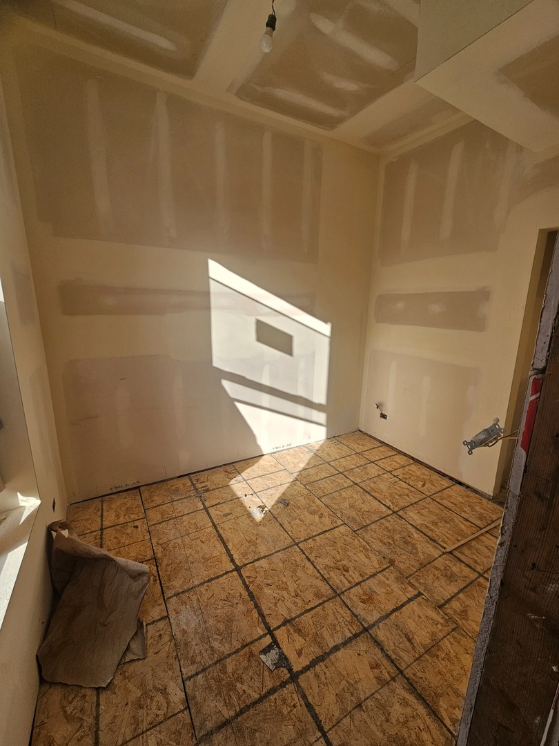 5725 S May Street Property Photo 29